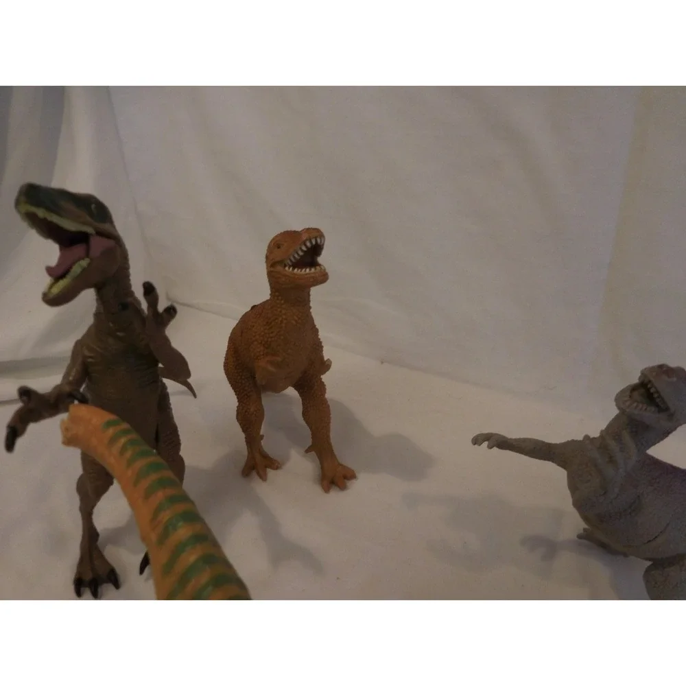 Jurassic World Dinosaur lot of 3 10